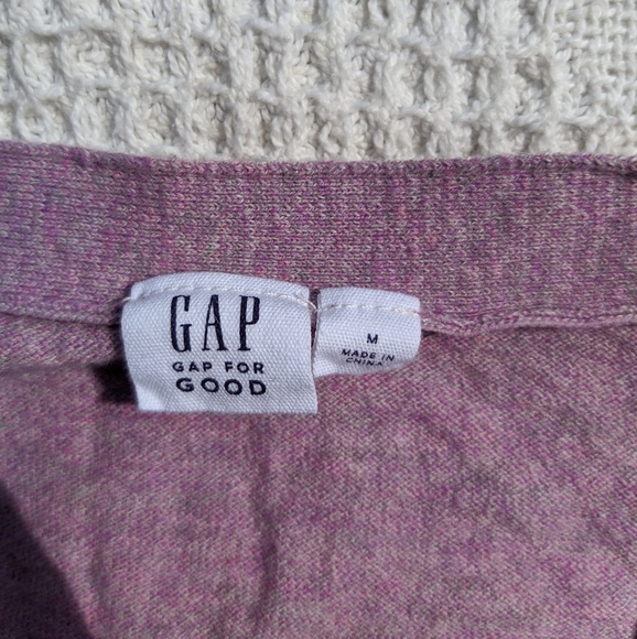 GAP V-Neck Cardigan - Picture 3 of 4